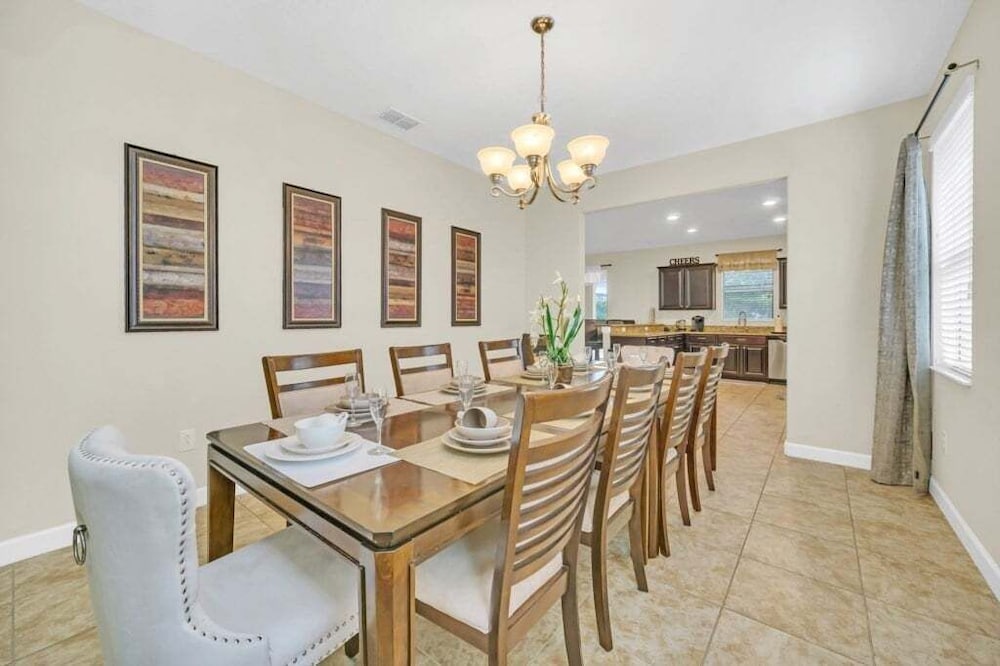 Incredible Pool Spa & Game Room Private Home! 6 Bedroom Villa