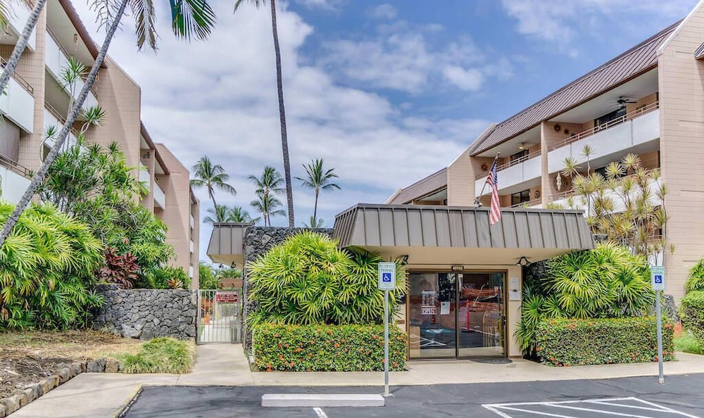 Hotel White Sands Village 210