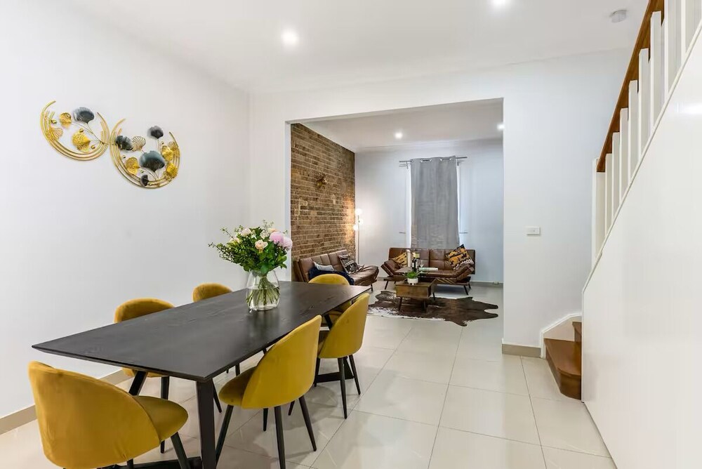 3BR Retro Escape ICC & Darling Harbour