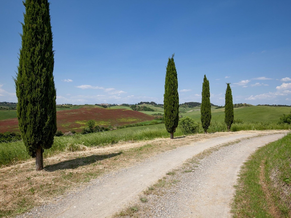 Apartment in Tuscany With Pool & BBQ