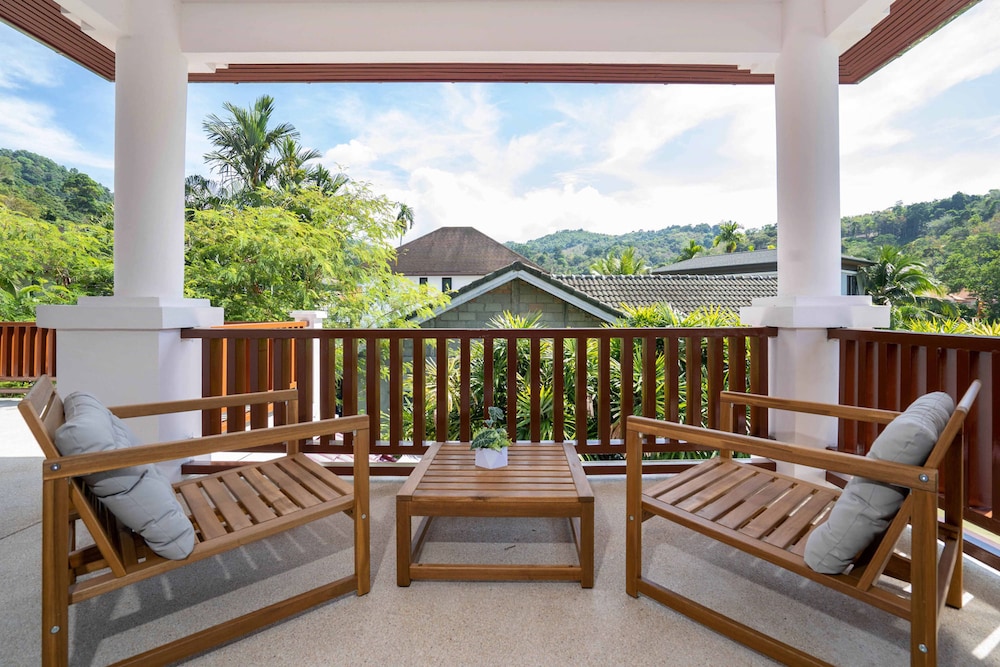 Tropical 3BR Pool Villa Amaya in Kamala view 3