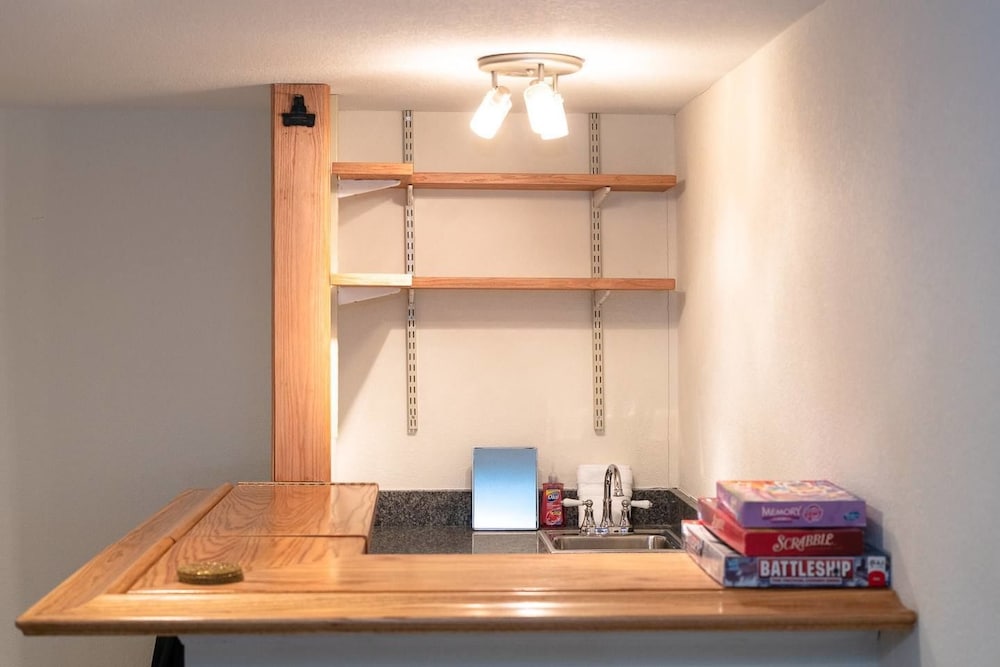 The Meadowlark Manor Spacious Backyard  Hot Tub - Property Image 19