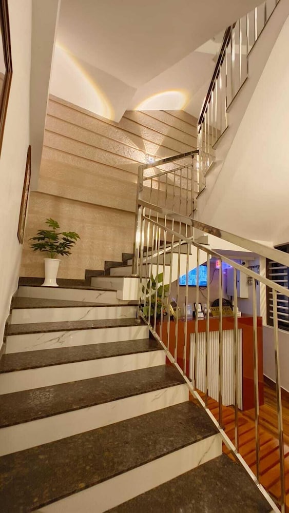 Airnest Airport Residency