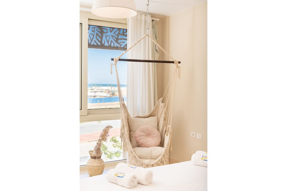 Xuru Stays I Sparky & Summery 2 BDR @ Mangroovy Free Beach & Pool Access