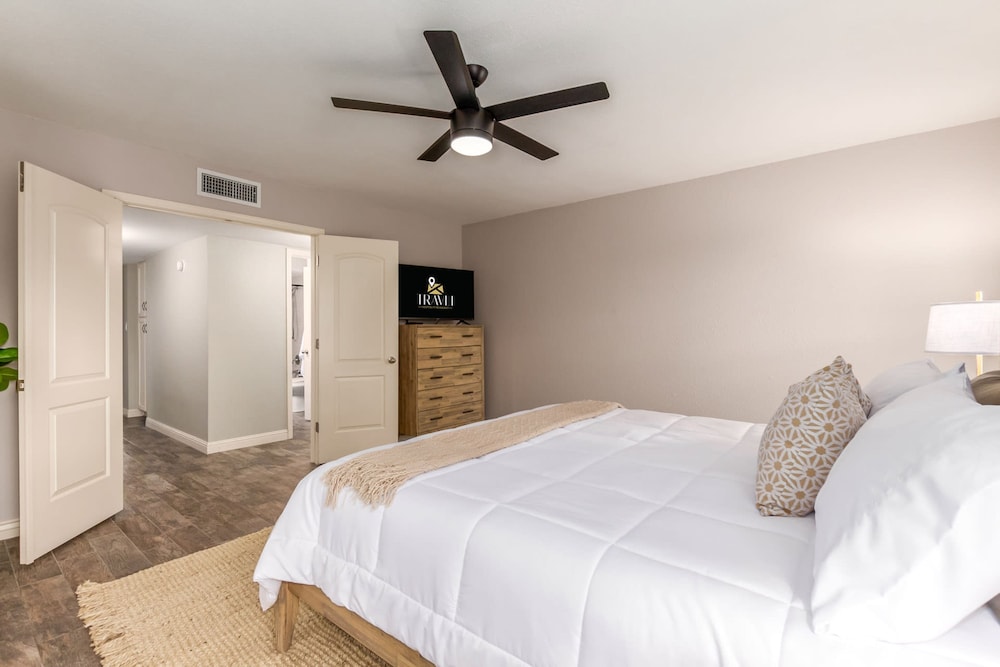 Obispo Modern Oasis With Heated Pool and BBQ