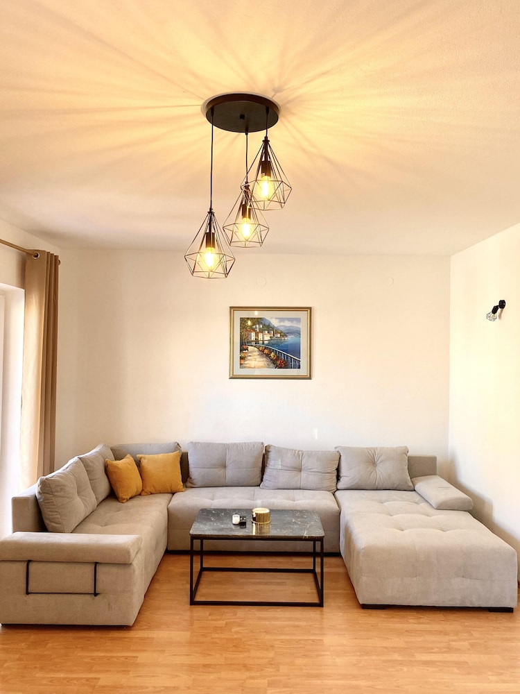 Spacious 2-bed Apartment in Cavtat