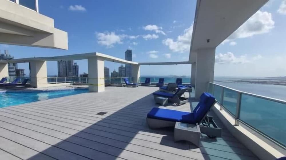 YC 701-C l Apartamento 2BR en av balboa