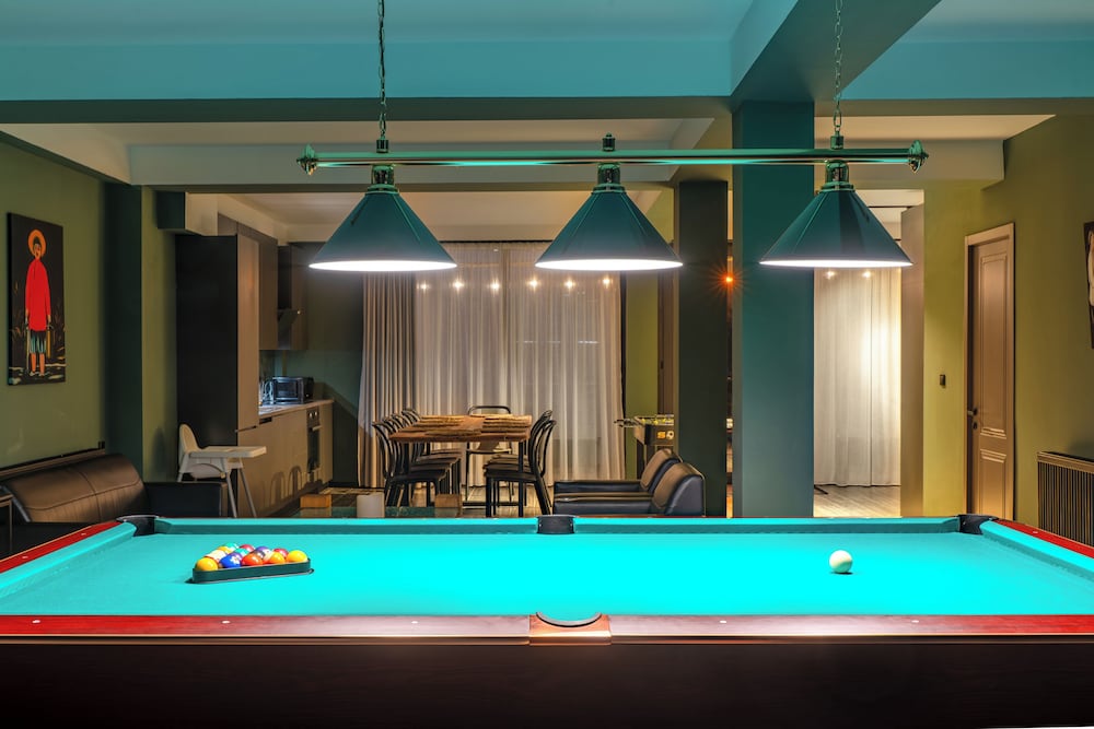 Niabi 4BDR Apartments with billiards