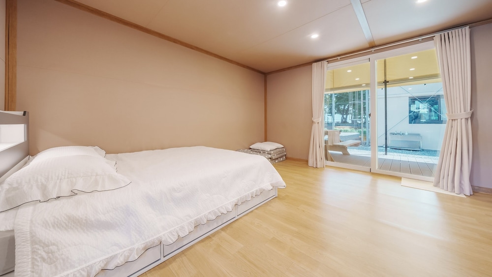 Namhae Chojun Bada Forest Glamping