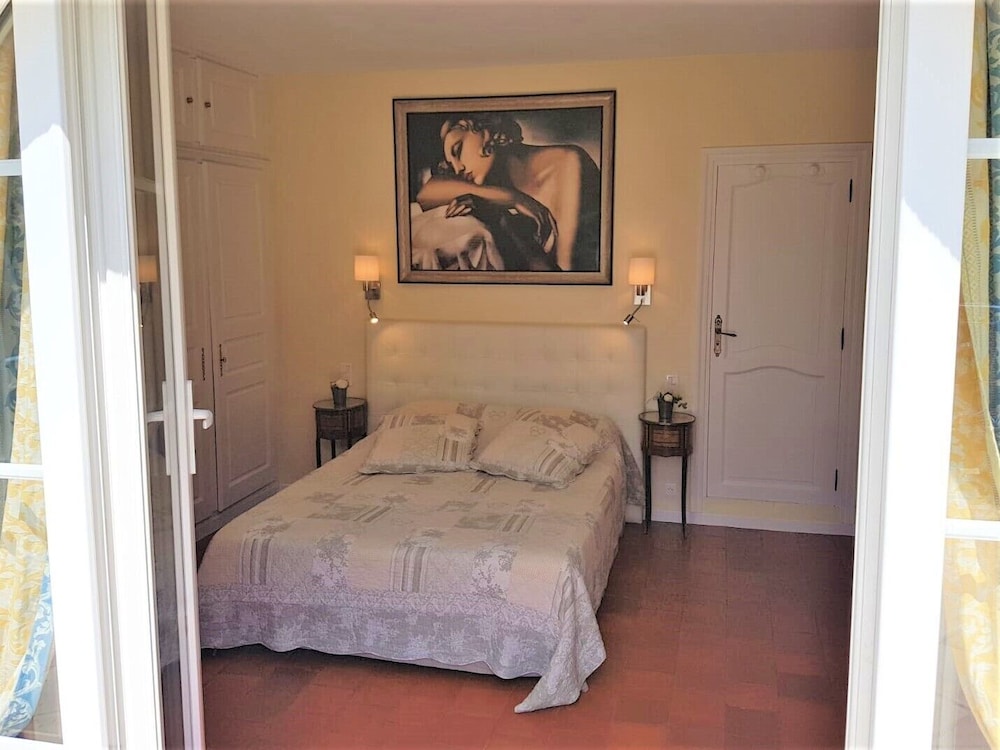 B&B With Charm - Quiet With Kitchen & sw Pool