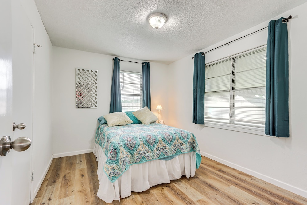 1 Mi to Main St Joplin: Cozy Home w/ Shared Yard!