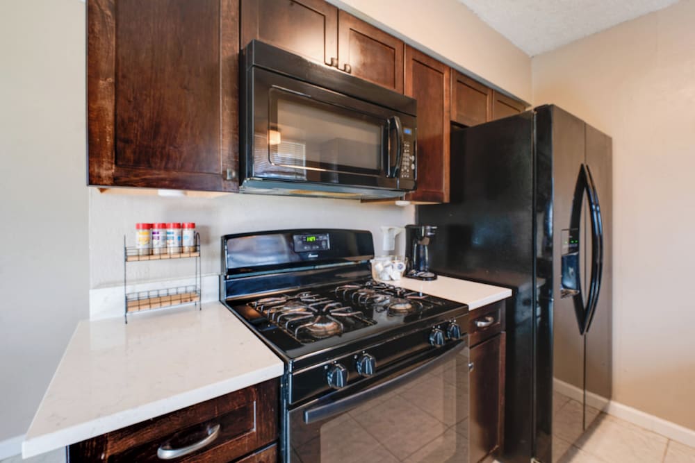 3 Mi to Dtwn Denton: Getaway w/ Furnished Patio!
