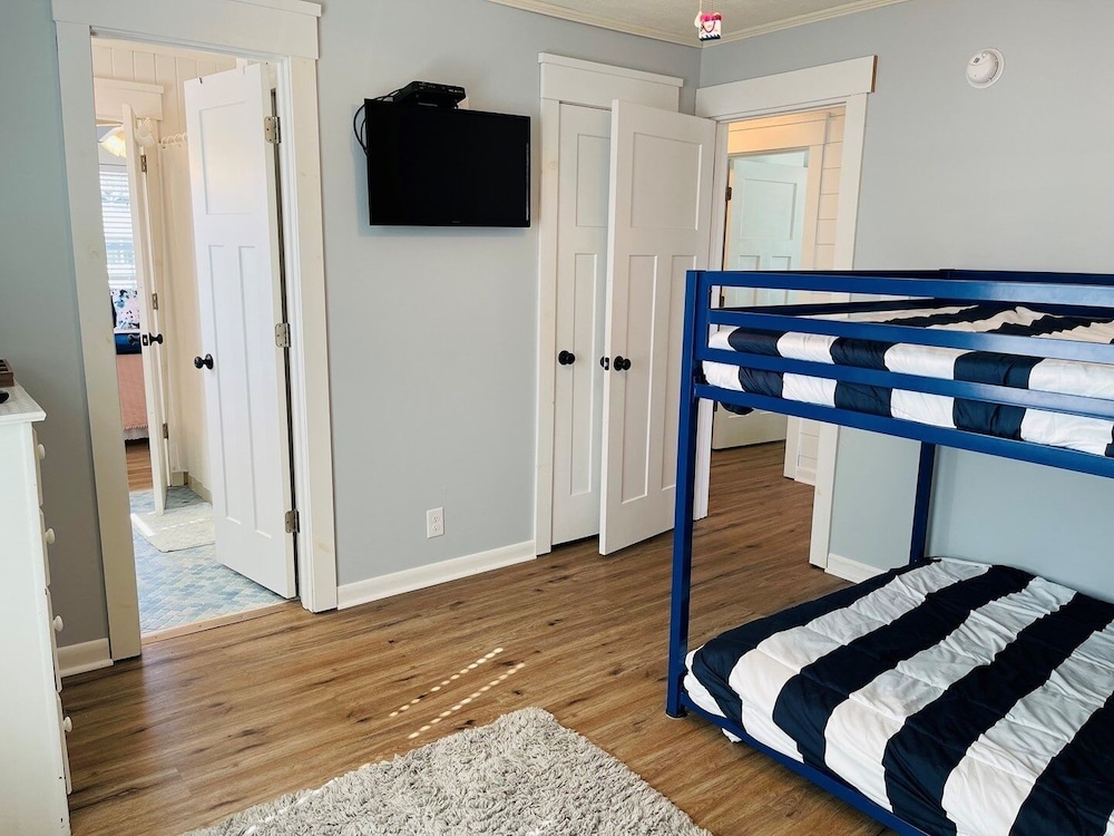 3/4 Time - 4 Br Home