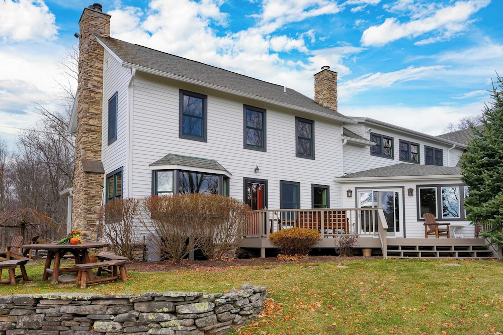 Catskill Park Farm by Avantstay Huge Yard, Fire Pit Near Windham Ski Resort