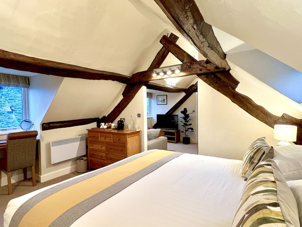 Castle Cottage Inn