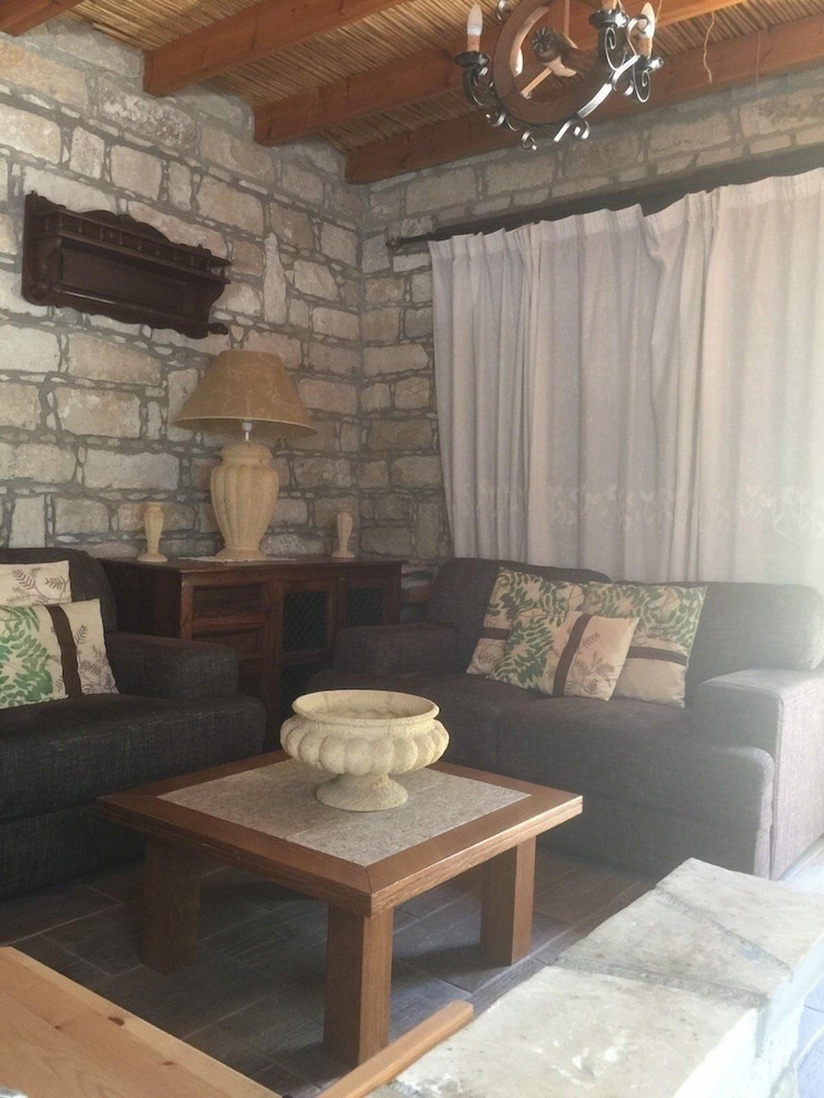 De Michanna Properties
