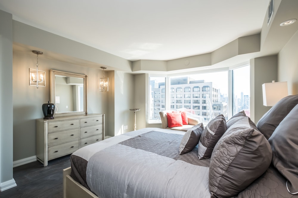 QuickStay - Premium 2bdrm in Yorkville (Yonge & Bloor) - Image 5