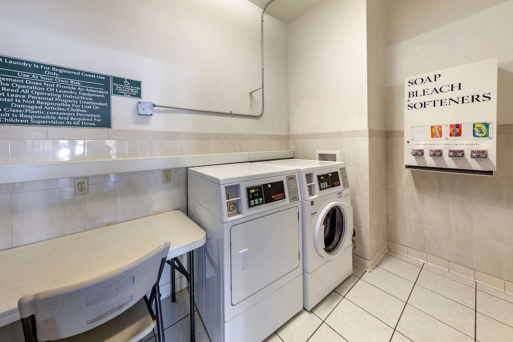 Redlands Vacations - Comfort Suites Redlands - Property Image 13