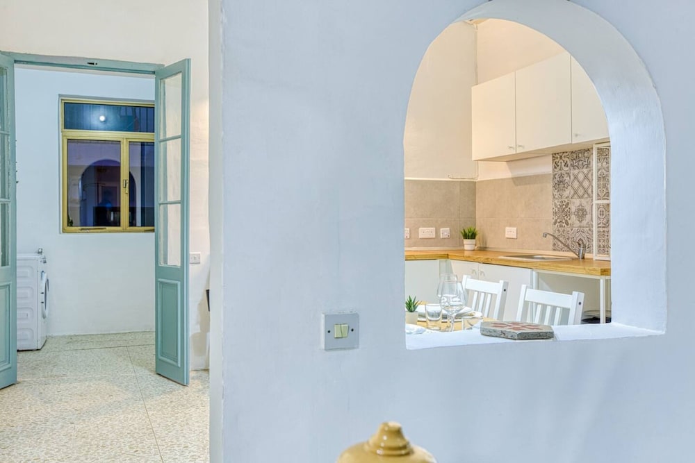 Lilly the Traditional Maltese Townhouse in Sliema