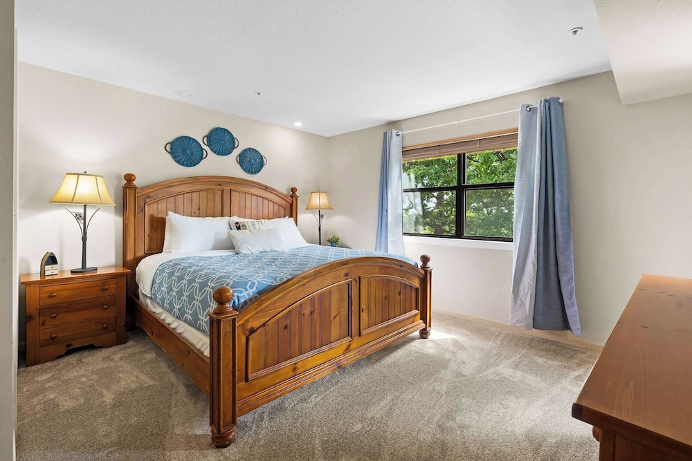 Ron's Retreat Stay for 6 With Resort Amenities