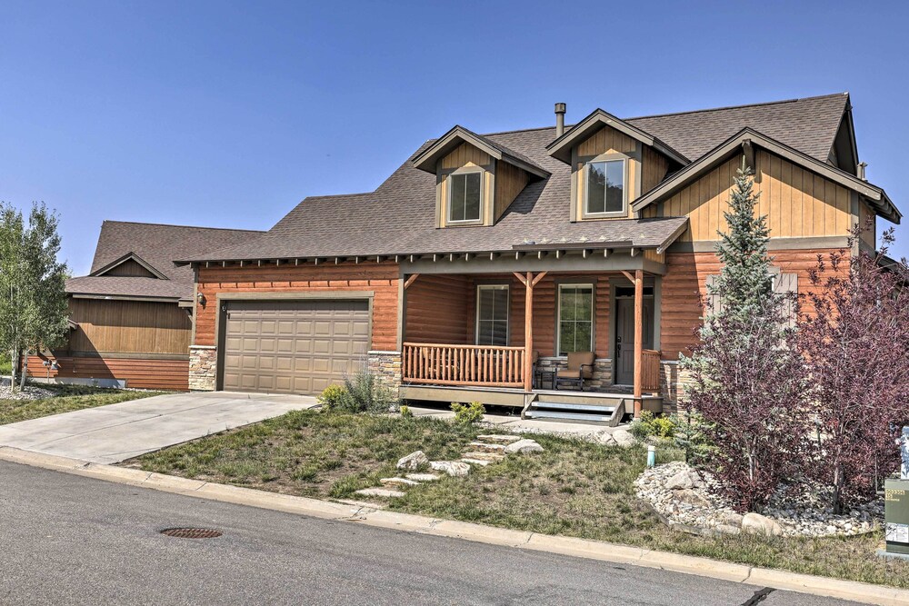 Deluxe Granby Ranch Hillside Home: Private Hot Tub