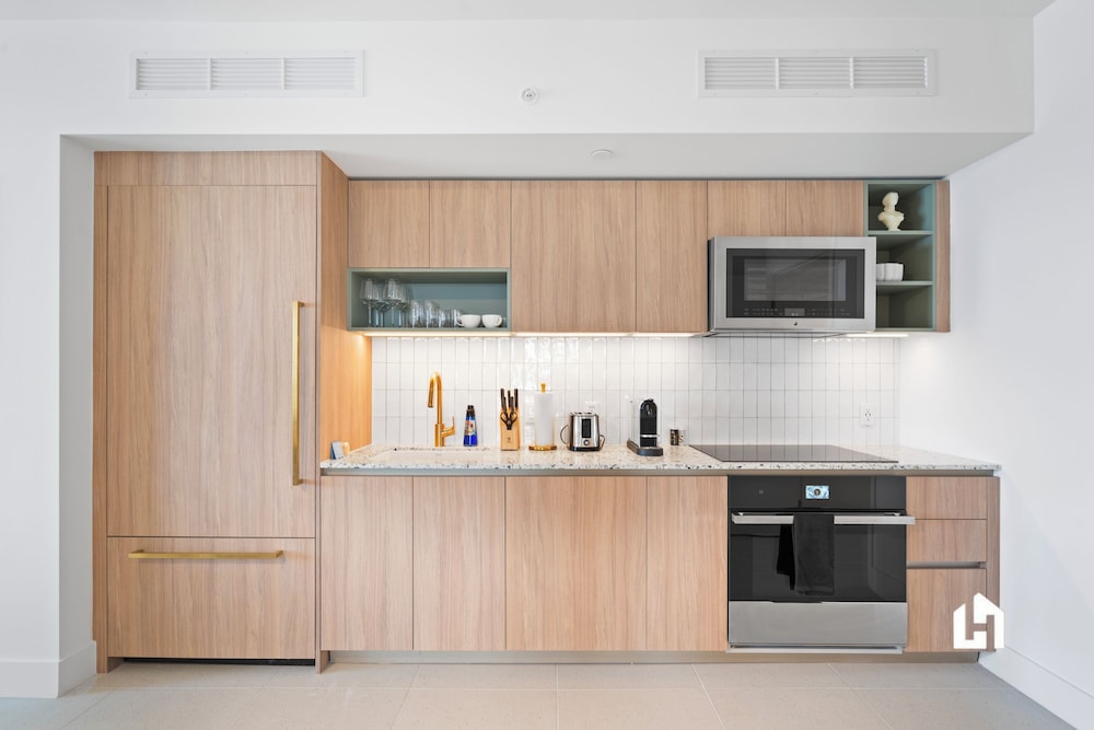 Stylish Apartments with Partial Ocean Views in Downtown
