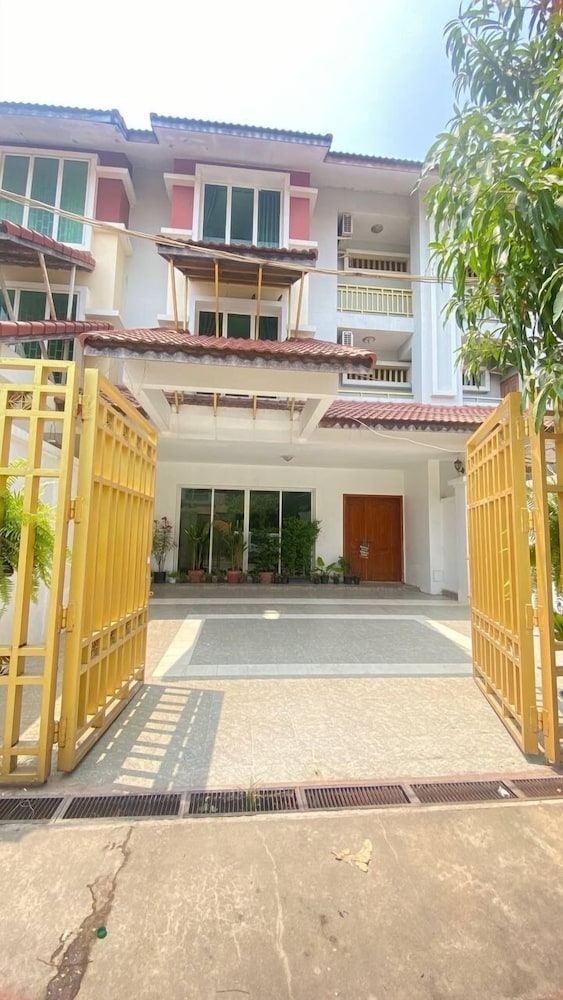 D32 Homestay view 5