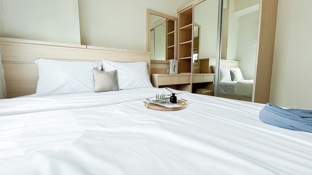 Restful And Homey 2Br At Green Pramuka City Apartment