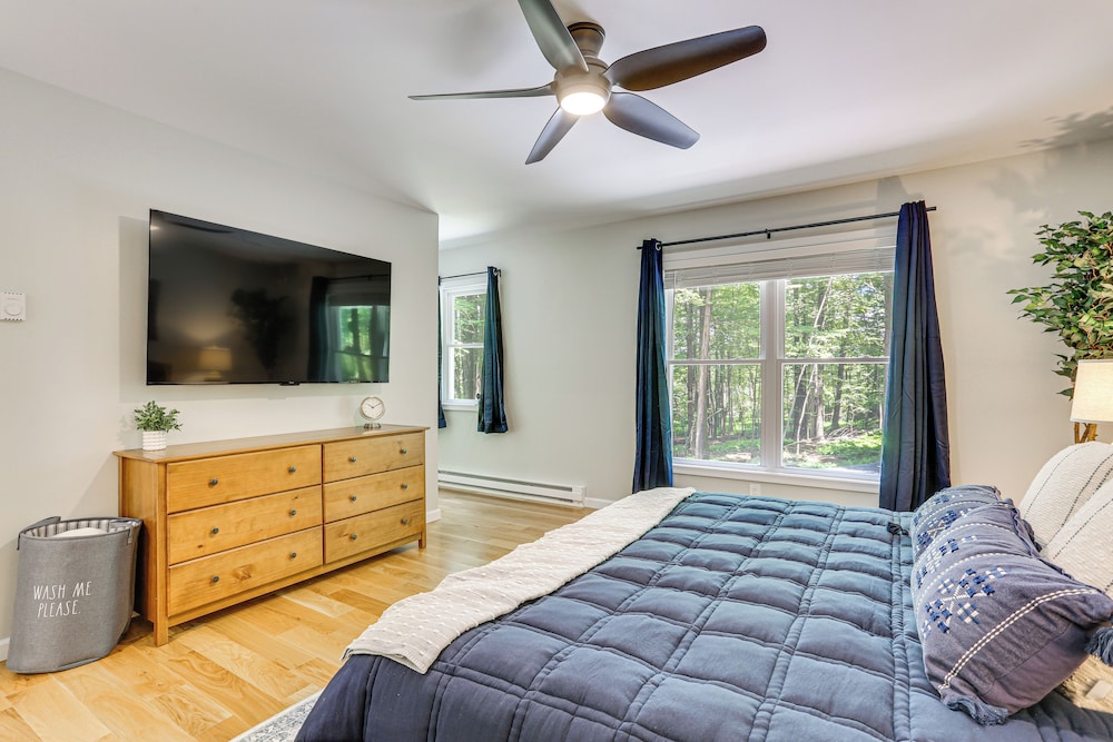 Boat, Fish & Unwind: Waterfront Gem in Pocono Mtns