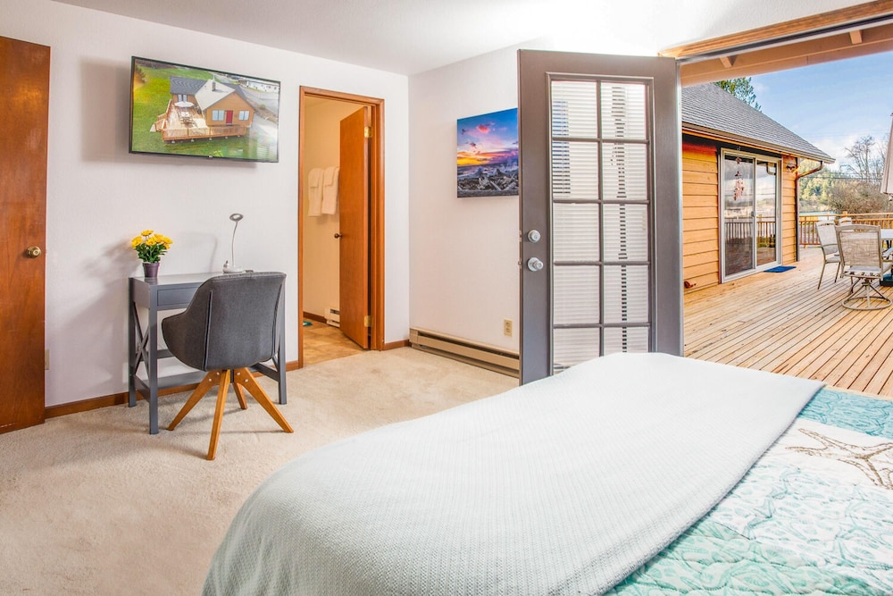 Cornet Bay Cottage in Oak Harbor