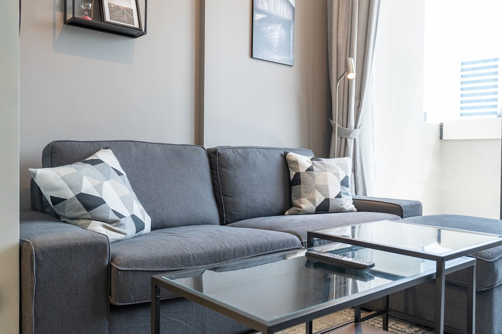 Stylish 1-bedroom Apartment With Stunning Canal Views at Business Bay