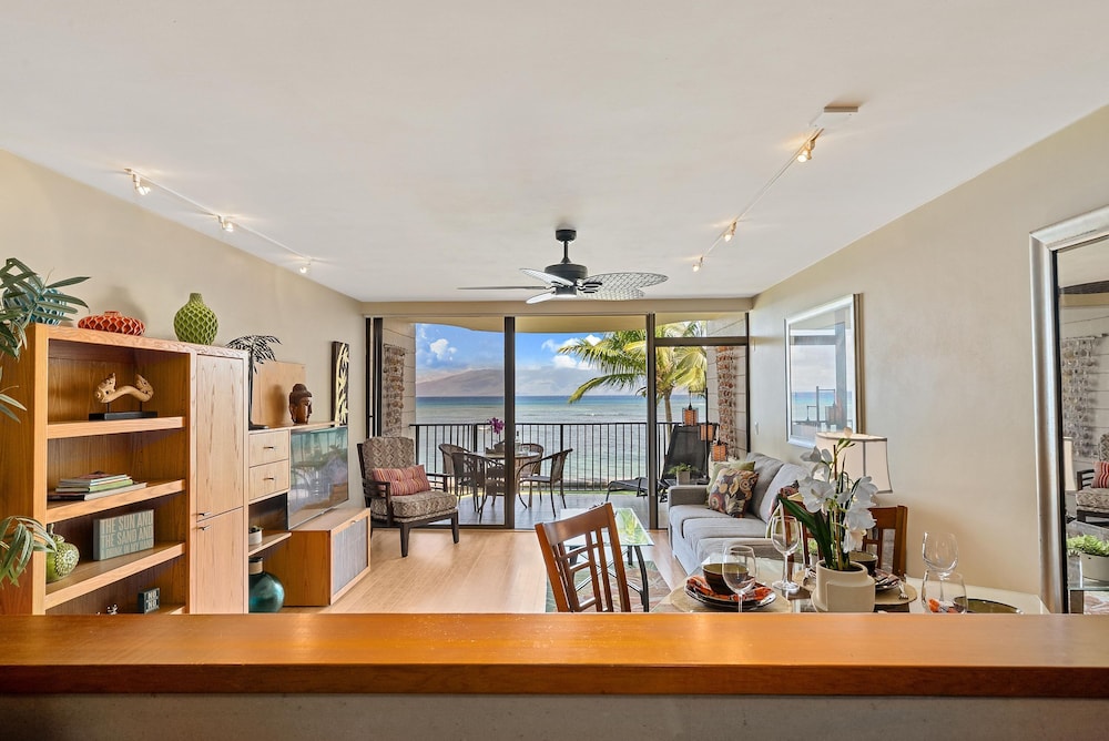 Kahana Reef 215 in Lahaina