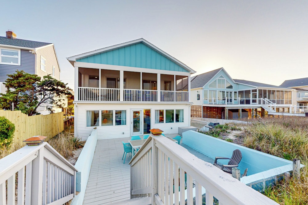 5BR Beachfront Home w/ Large Deck, Grill, W & D