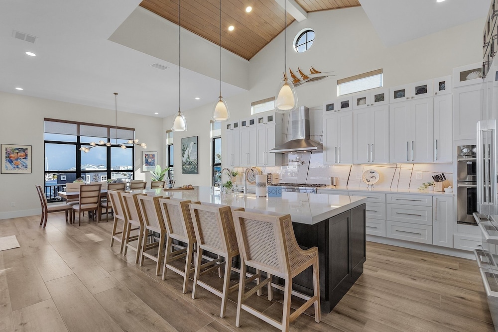 749 Paradise Pointe New Luxury Build 7 Bedroom Home