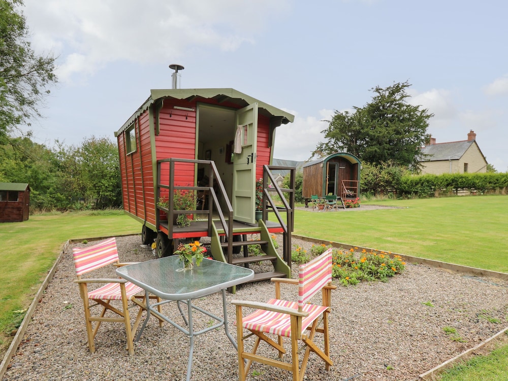 Tilly Gypsy-style Caravan Hut