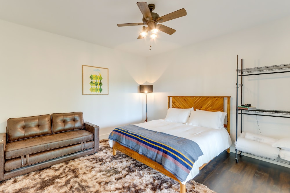 Mid-century Modern Home w/ Hot Tub & Mtn Views! view 2