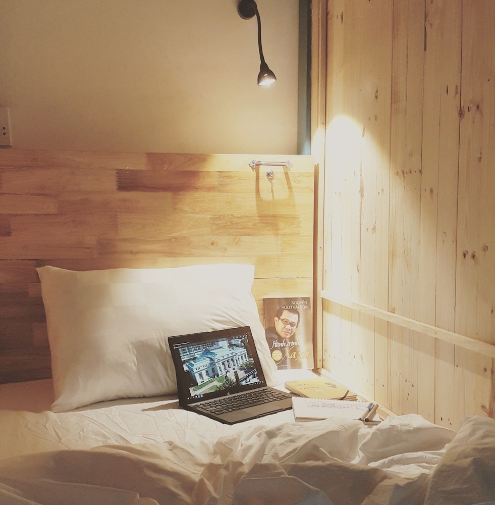 KHA Hostel & Cafe