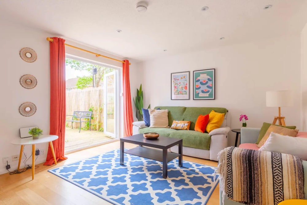 Bright 3 Bedroom House With Terrace, 16 Mins to Big Ben
