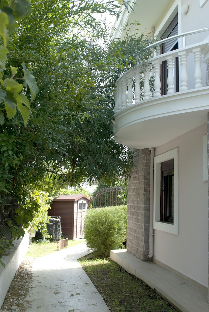 Bamont Villas