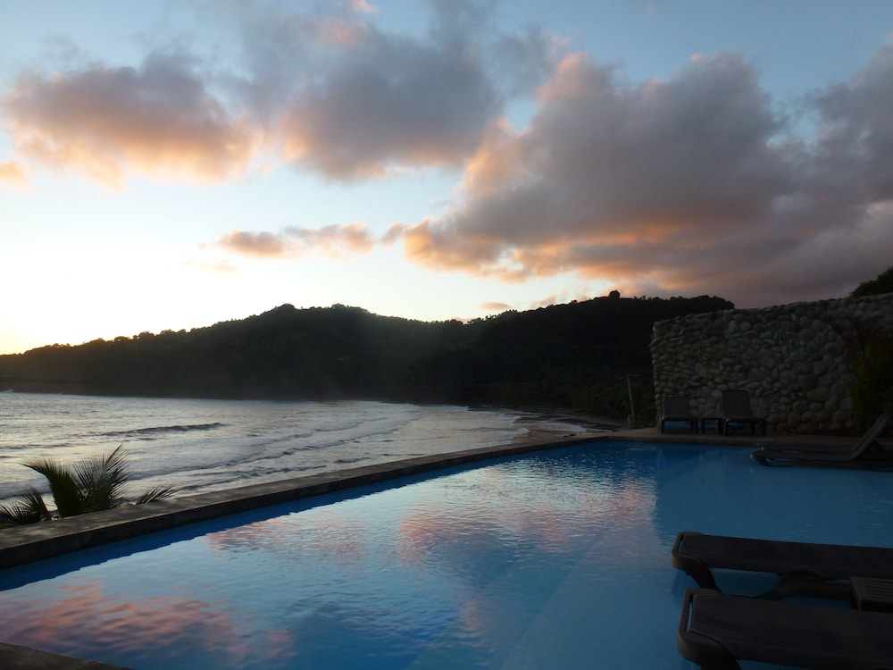 Pagua Bay House Oceanfront Cabanas