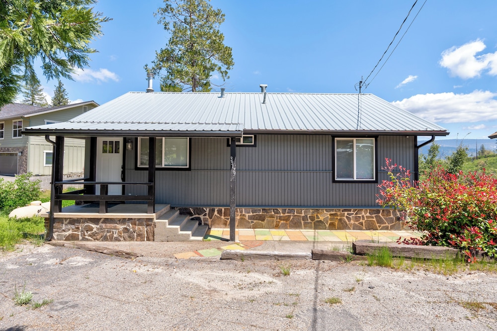 Modern 2bd Cabin With Stunning Views of Bass Lake view 2