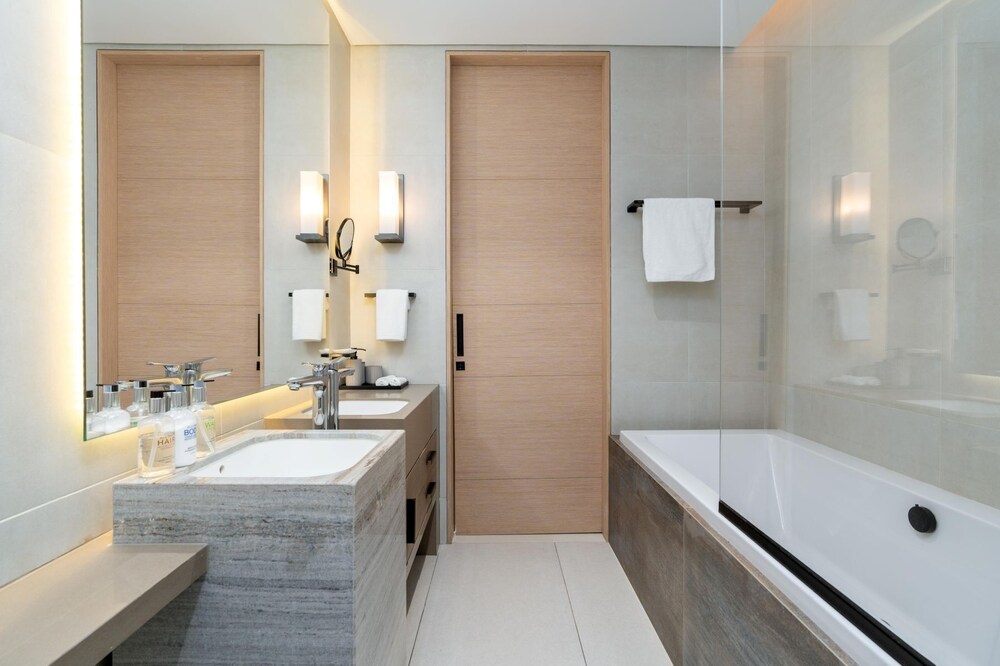 2BR 2502 Jumeirah Gate 1