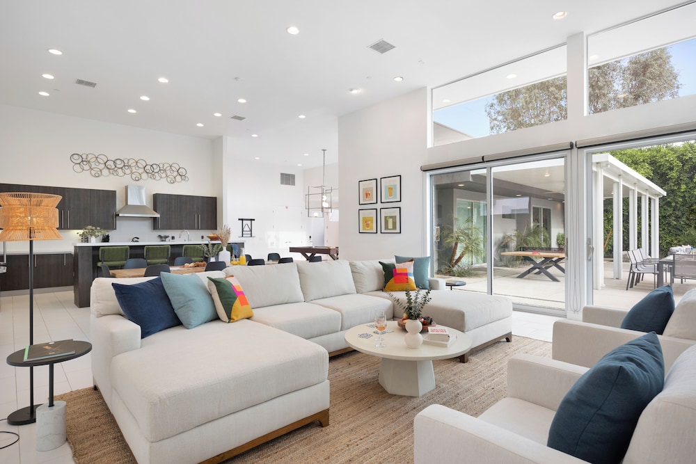 The Polo Villas by AvantStay – Modern Oasis Near Empire Polo Club