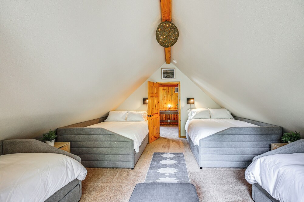 Luxury Cabin on Naches River, Near Mount Rainier!