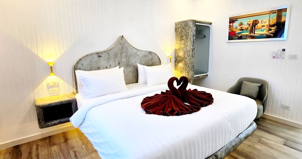 LUMALAND Luxury Pool Villa Pattaya Walking Street