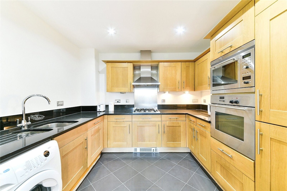 Immaculate 2-bed House in Earls Court W14