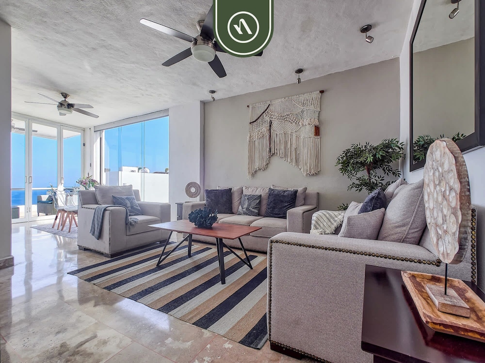 Corner 2 BR Condo - Spectacular Oceanview Sunsets