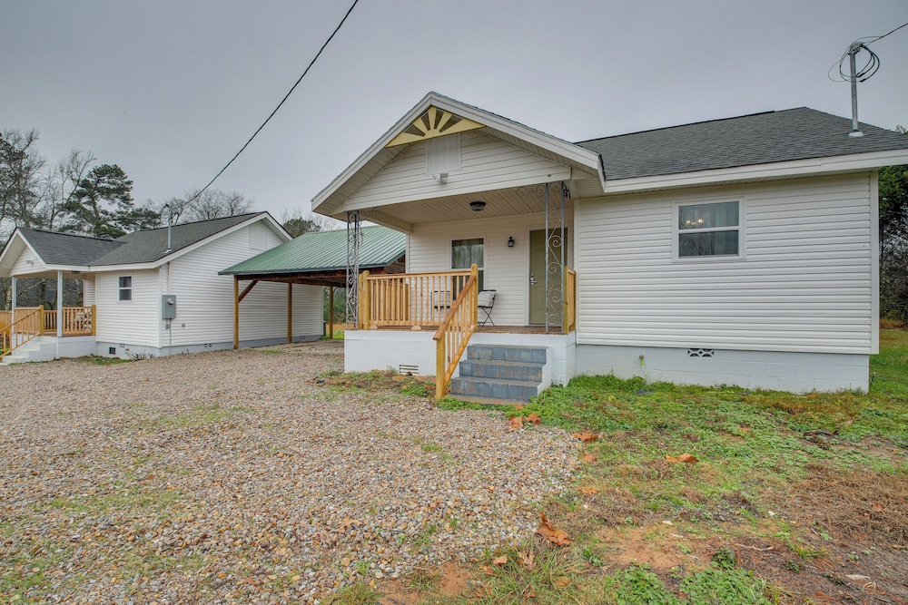 Bright Cabin w/ Spacious Deck and Fire Pit! view 2