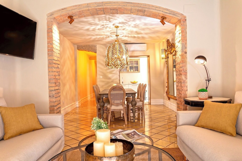 Wonderful 5-bedroom Apart in Granada. Recogidas II