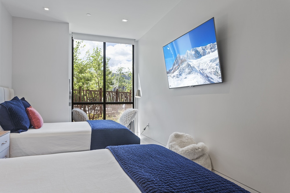 One Empire Pass Lodge at Deer Valley Resort - Two Bedroom Residence #105 2 Condo